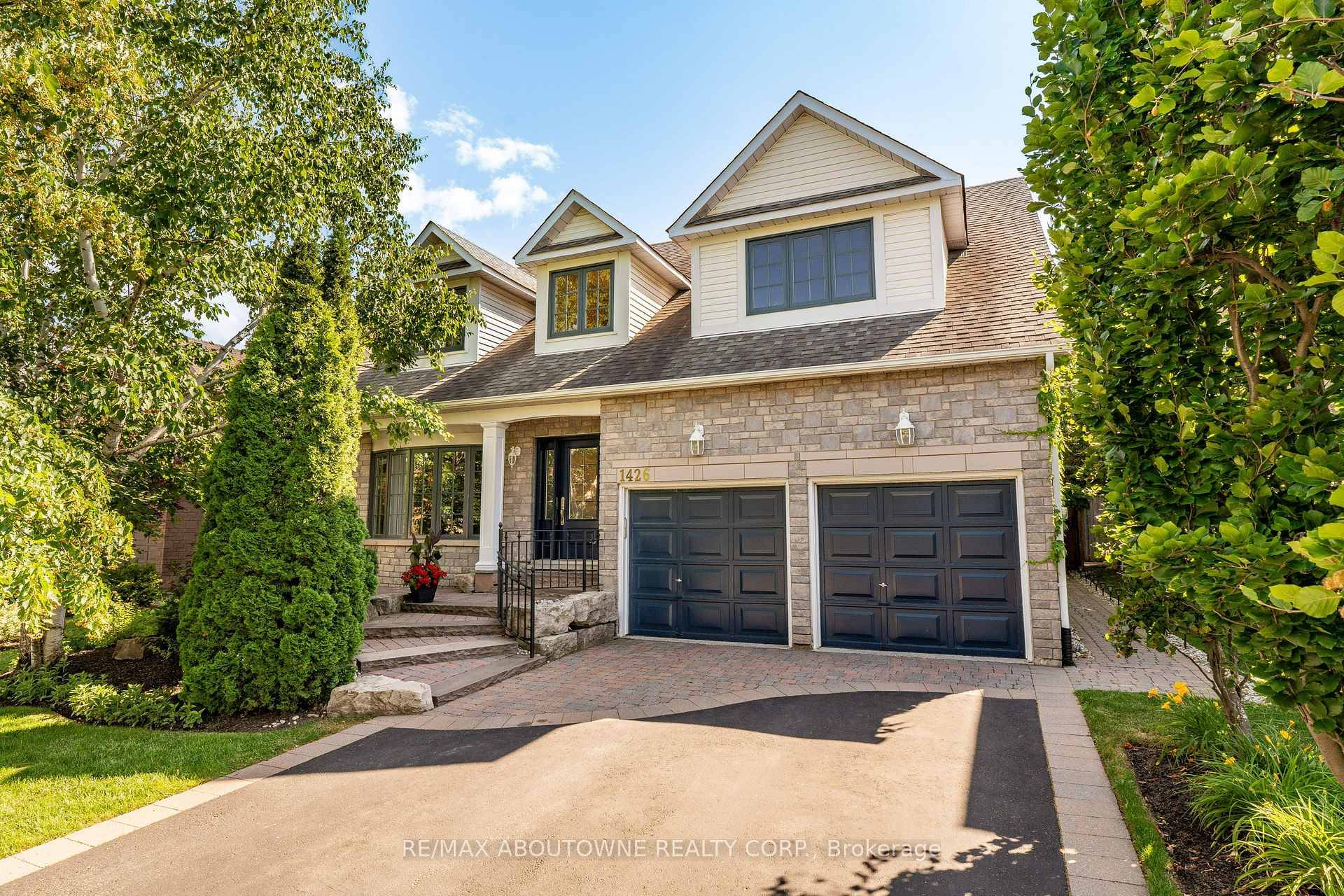 Nestled on one of Joshua Creeks most desirable streets, this beautifully maintained Mattamy built home offers over 4500 sq ft including the finished lower level of luxurious living in a ...