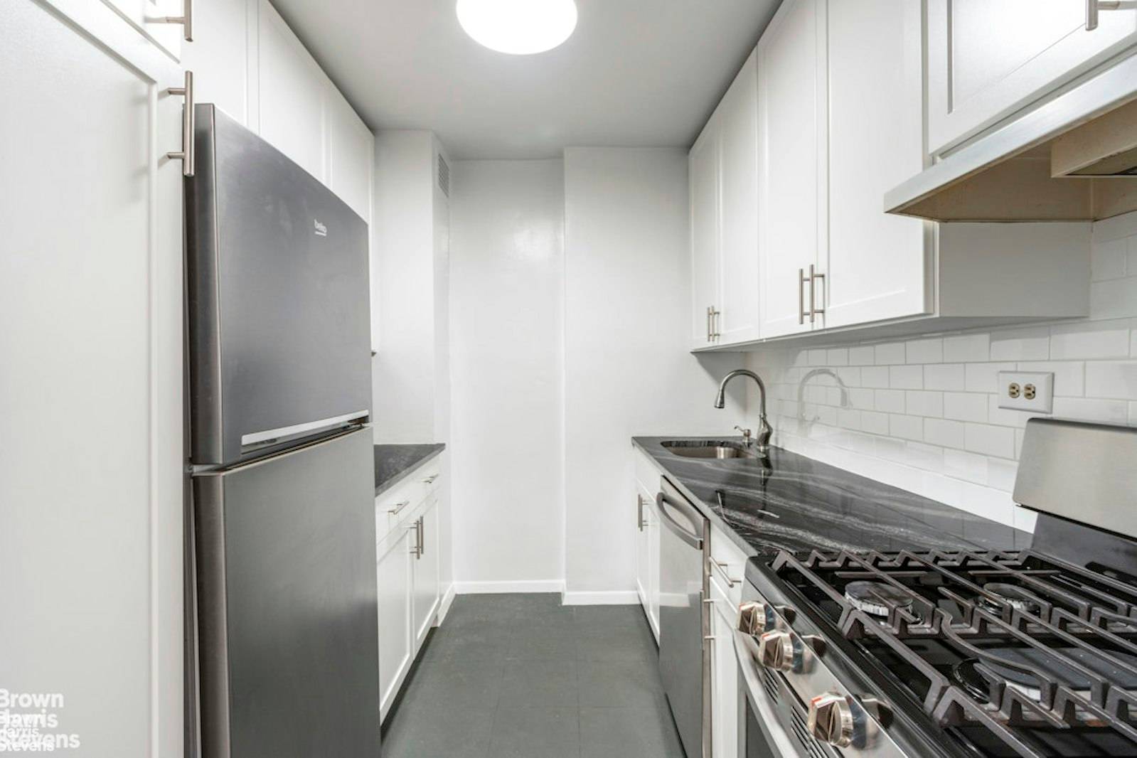 Excellent Condition Junior One Bedroom !