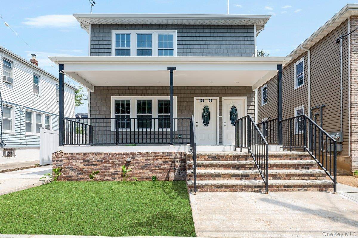 BRAND NEW Spacious, Airy and Bright 3 Bedroom, 2 Full Bathrooms Apartment available NOW !