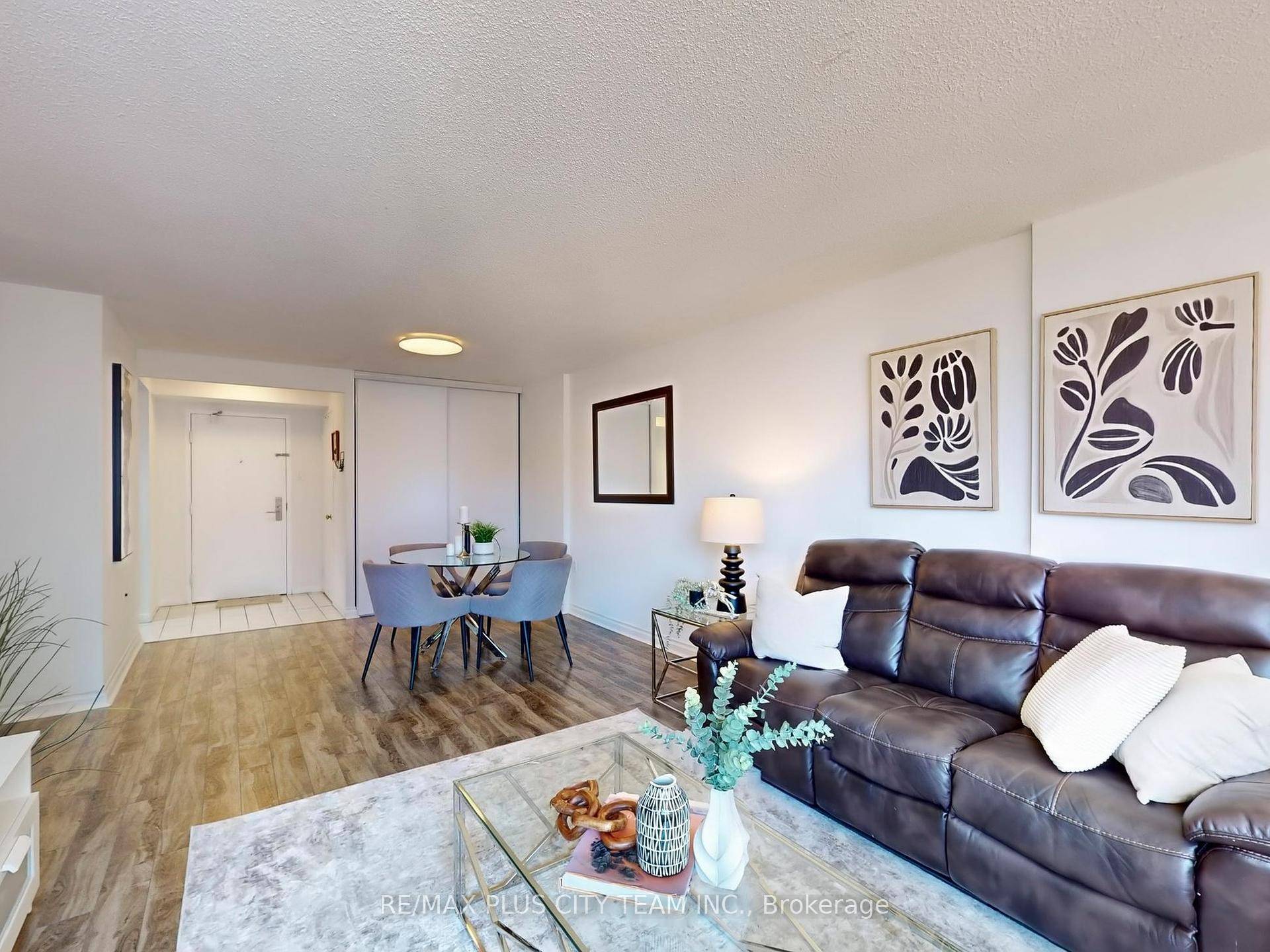 Bright amp ; Spacious 2 Bedroom Condo in Prime Mississauga LocationWelcome to this beautifully maintained 2 bedroom, 2 bathroom condo offering over 1, 000 sq.