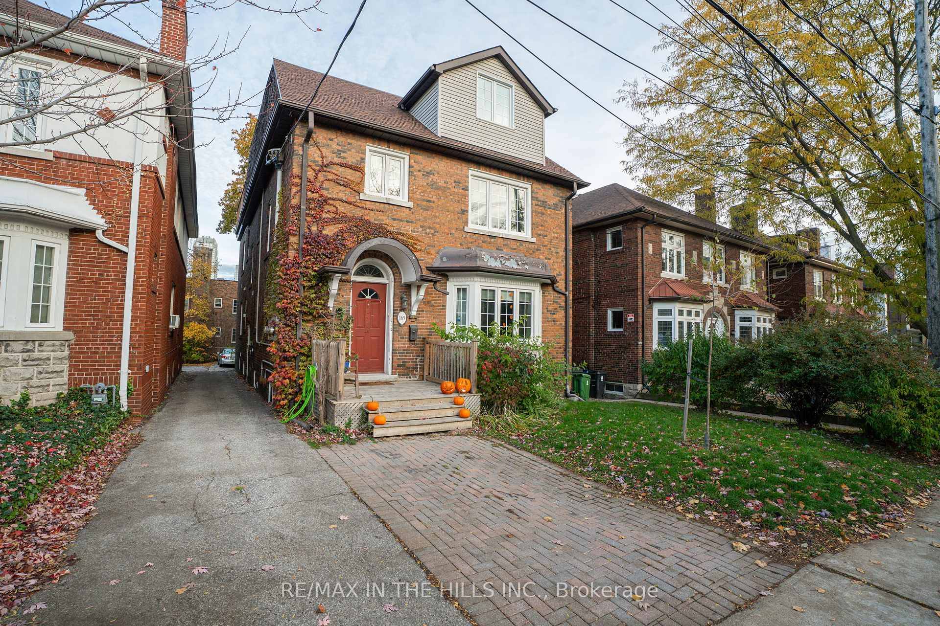 Discover this beautifully appointed upper level suite in a distinguished two amp ; a half storey home, perfectly located in the heart of Chaplin Estates one of Toronto's most coveted ...