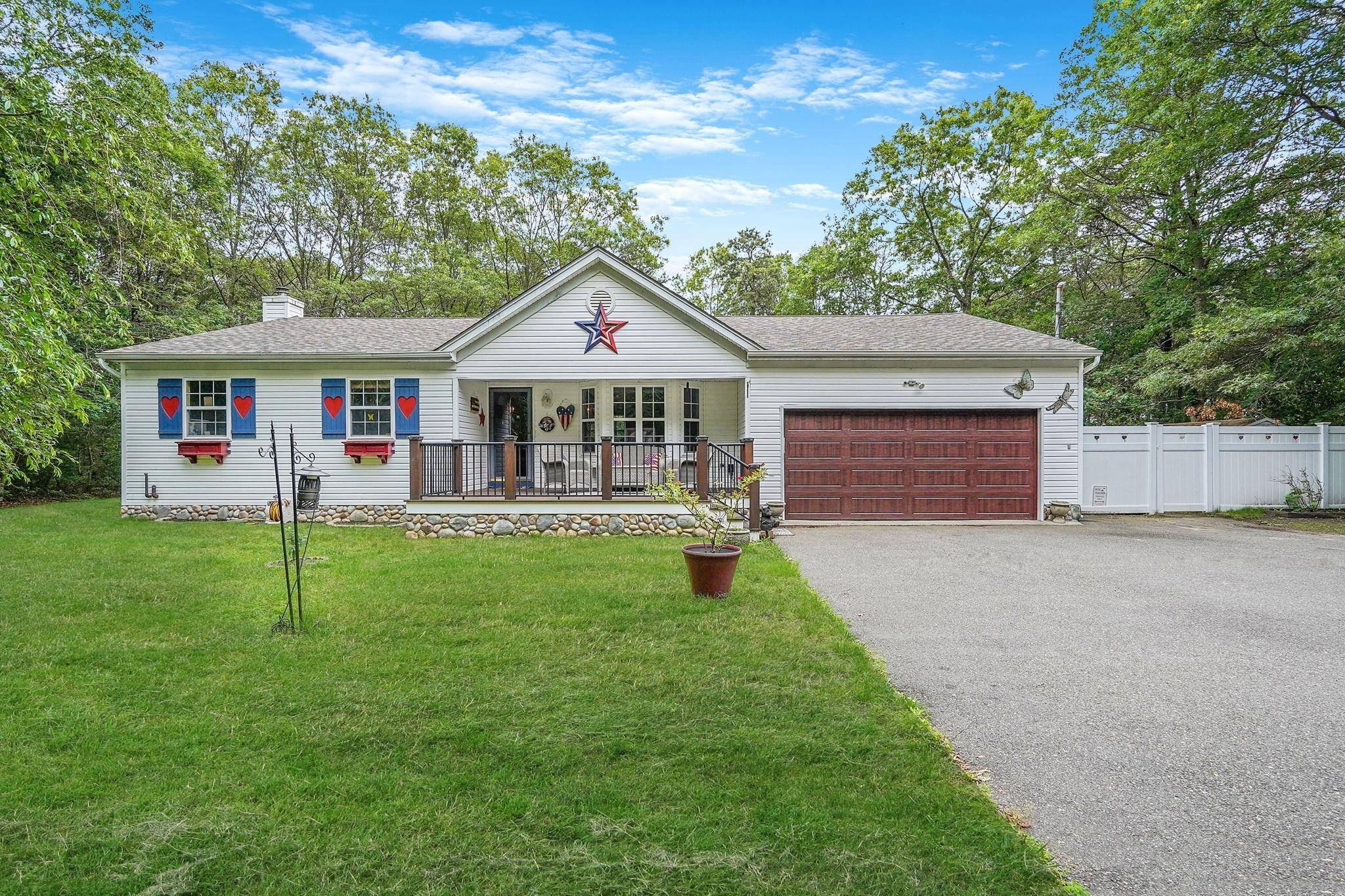 A Hidden Retreat in Patchogue !