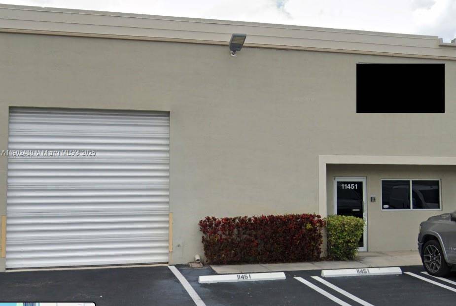 FOR SALE FLEX WAREHOUSE IN DORAL Discover this exceptionally well maintained flex warehouse space in the heart of Doral one of South Florida s most sought after business locations.