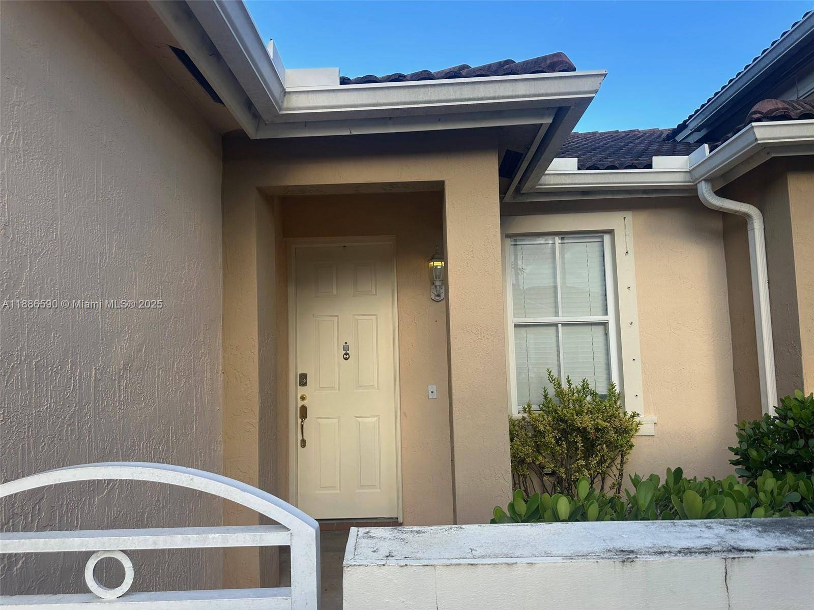 Well kept unit in Spicewood.