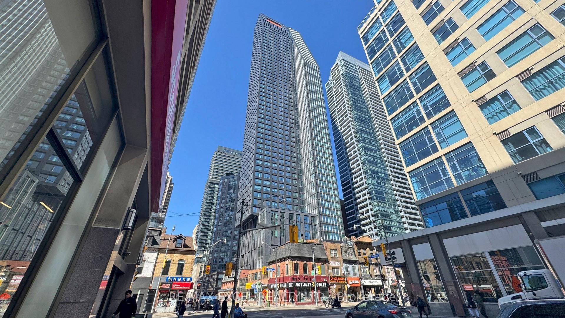Spectacular 1 1 With 2 Full Bathroom On High Floor Unit !