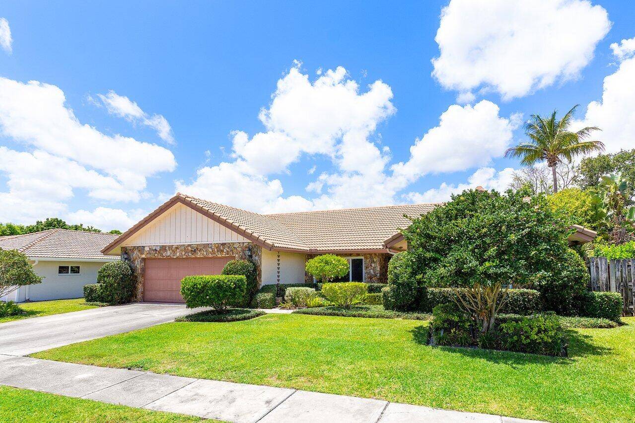 Beautifully Renovated 4 Bedroom Home in Sought After Camino Lakes.
