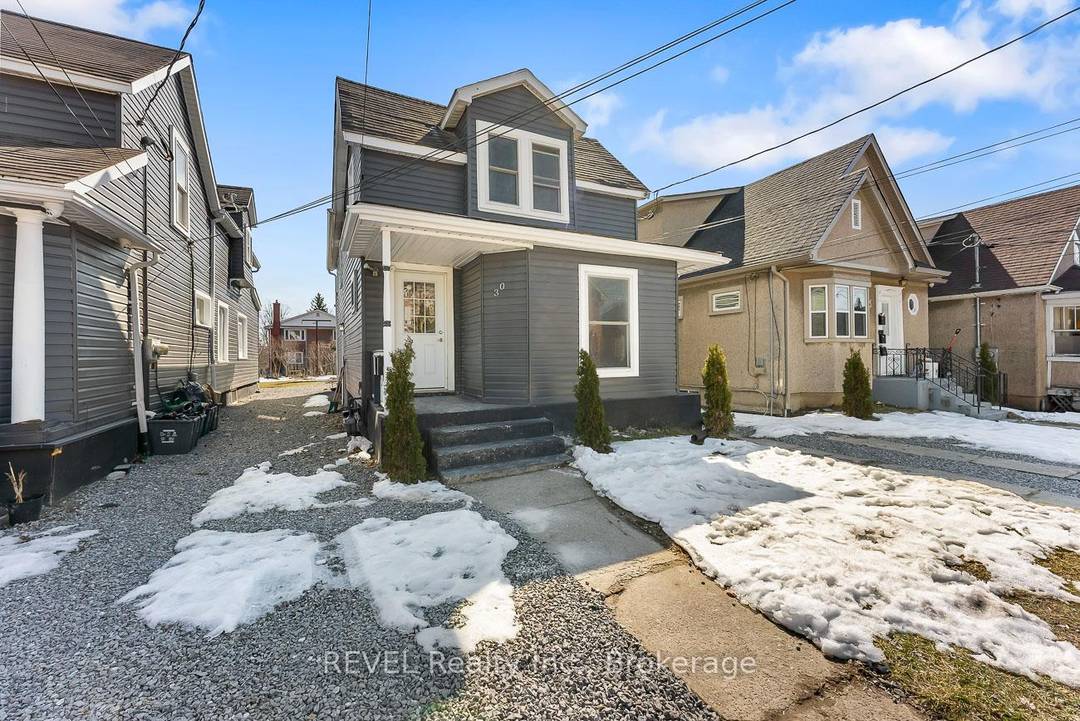 This renovated unit is ready for its next tenant, offering a perfect blend of modern style and comfort.