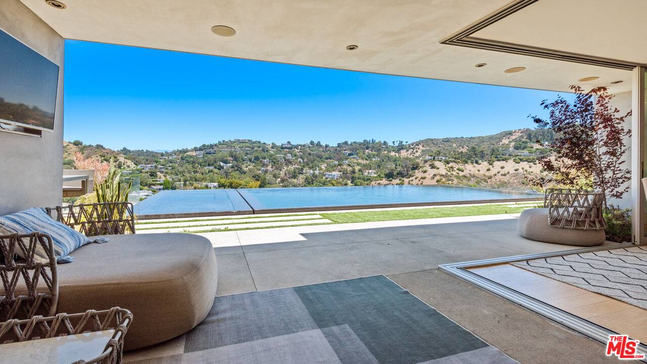 7551 HERMES DR 4BR Hollywood Hills East La