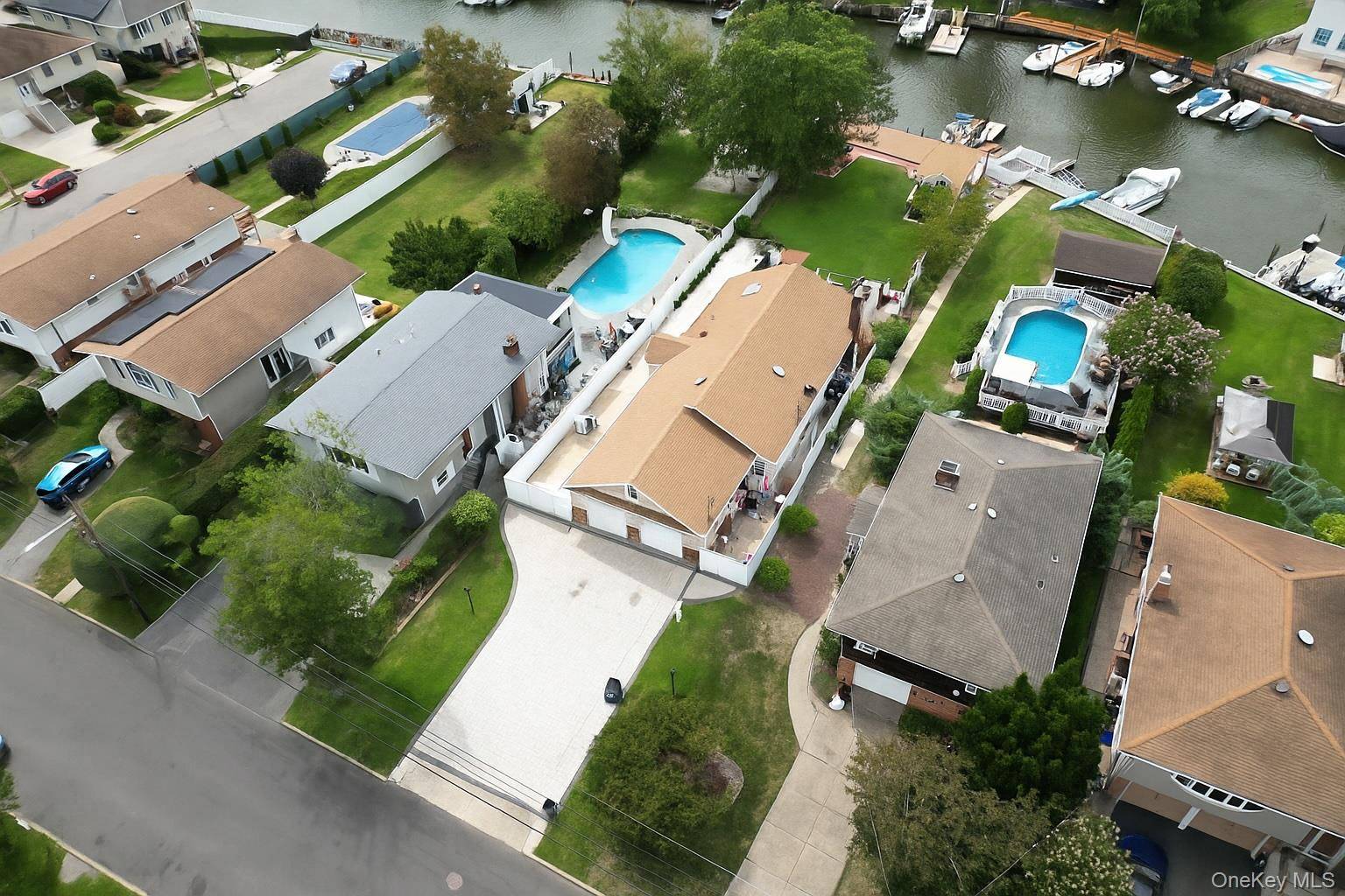 Welcome to your waterfront getaway in Baldwin !