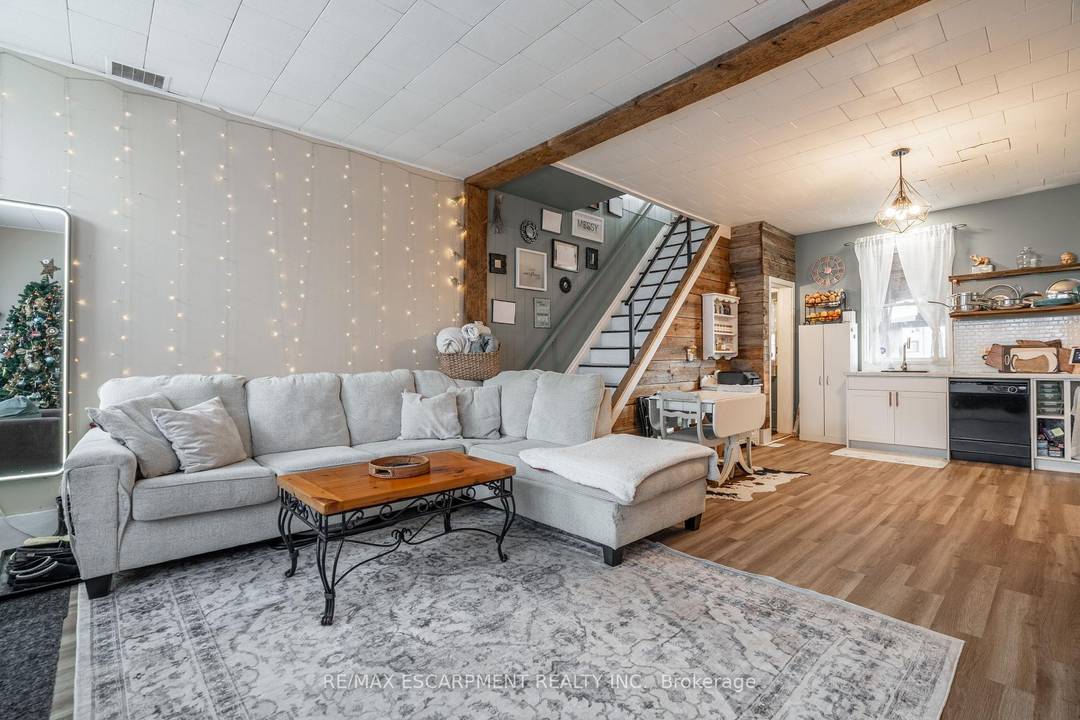 Welcome to 18 King Street, a rare duplex opportunity in the heart of Cayuga.