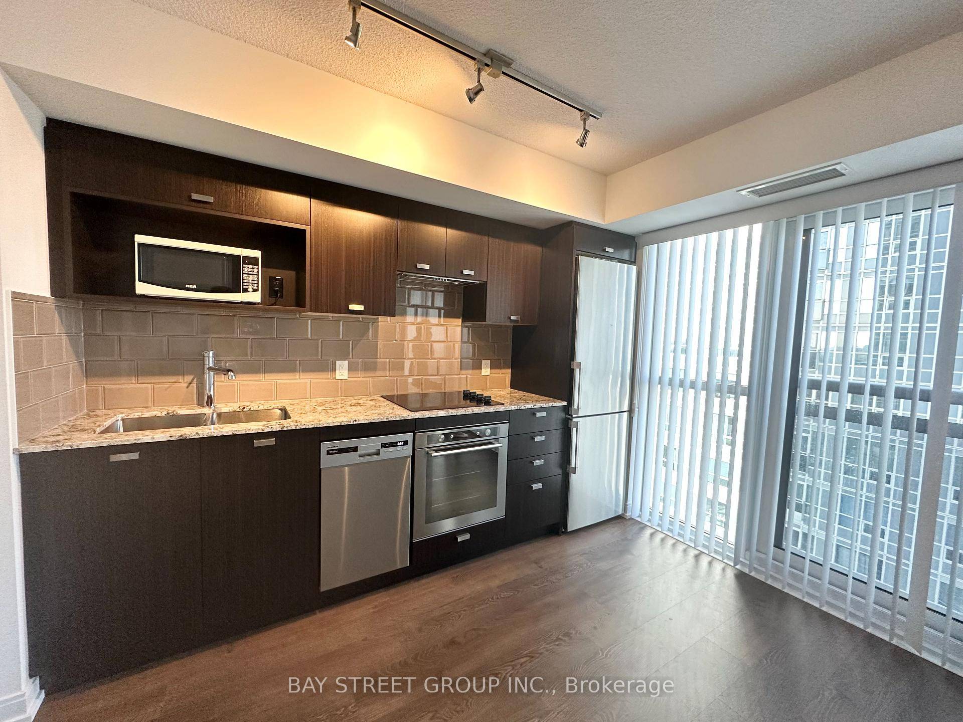 Modern Tridel Avani 2. Very Cozy amp ; Spacious 1 Bedroom 1 Bathroom Functional Layout.