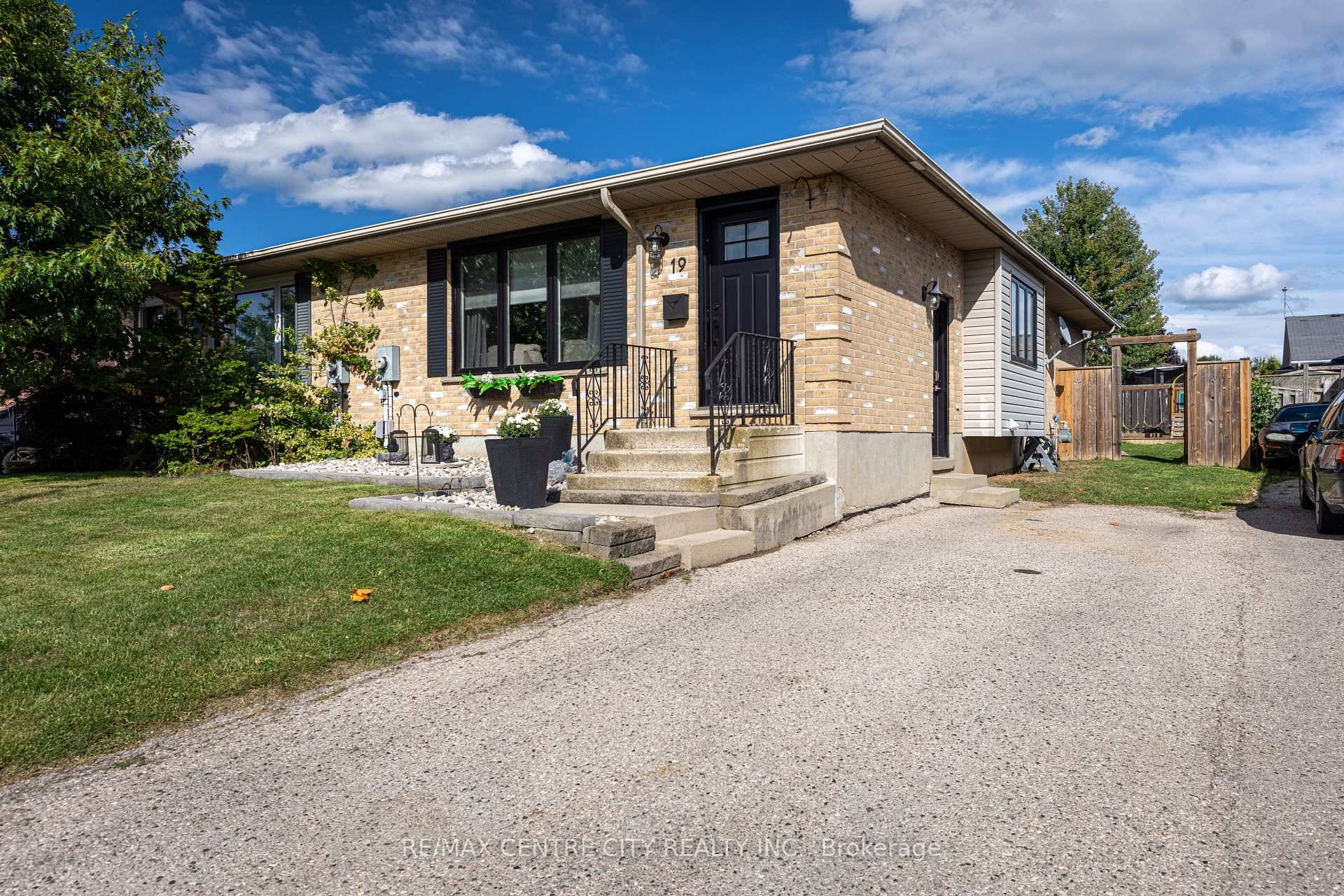 Welcome home ! This charming semi detached home is in a serene neighbourhood and has been beautifully updated.
