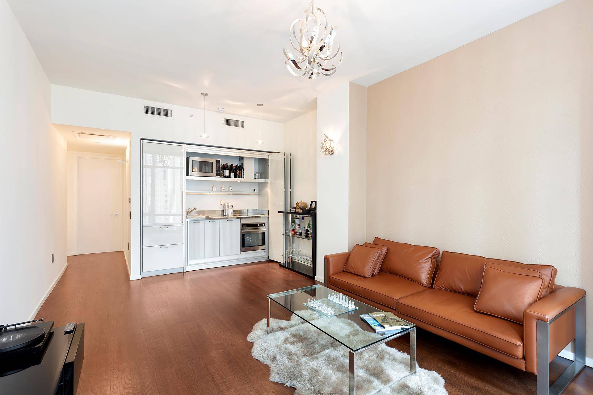 Look no further ! Enjoy direct BREATHTAKING VIEWS of Rockefeller Plaza from 10 ft floor to ceiling windows of this huge 1 bedroom 1.