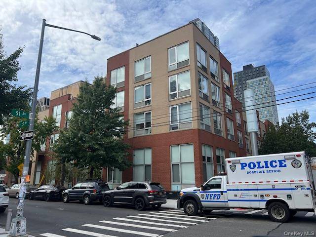 Experience sophisticated urban living in this stunning 2 bedroom, 2 bath residence at The Foundry at Hunters Point in Long Island City.