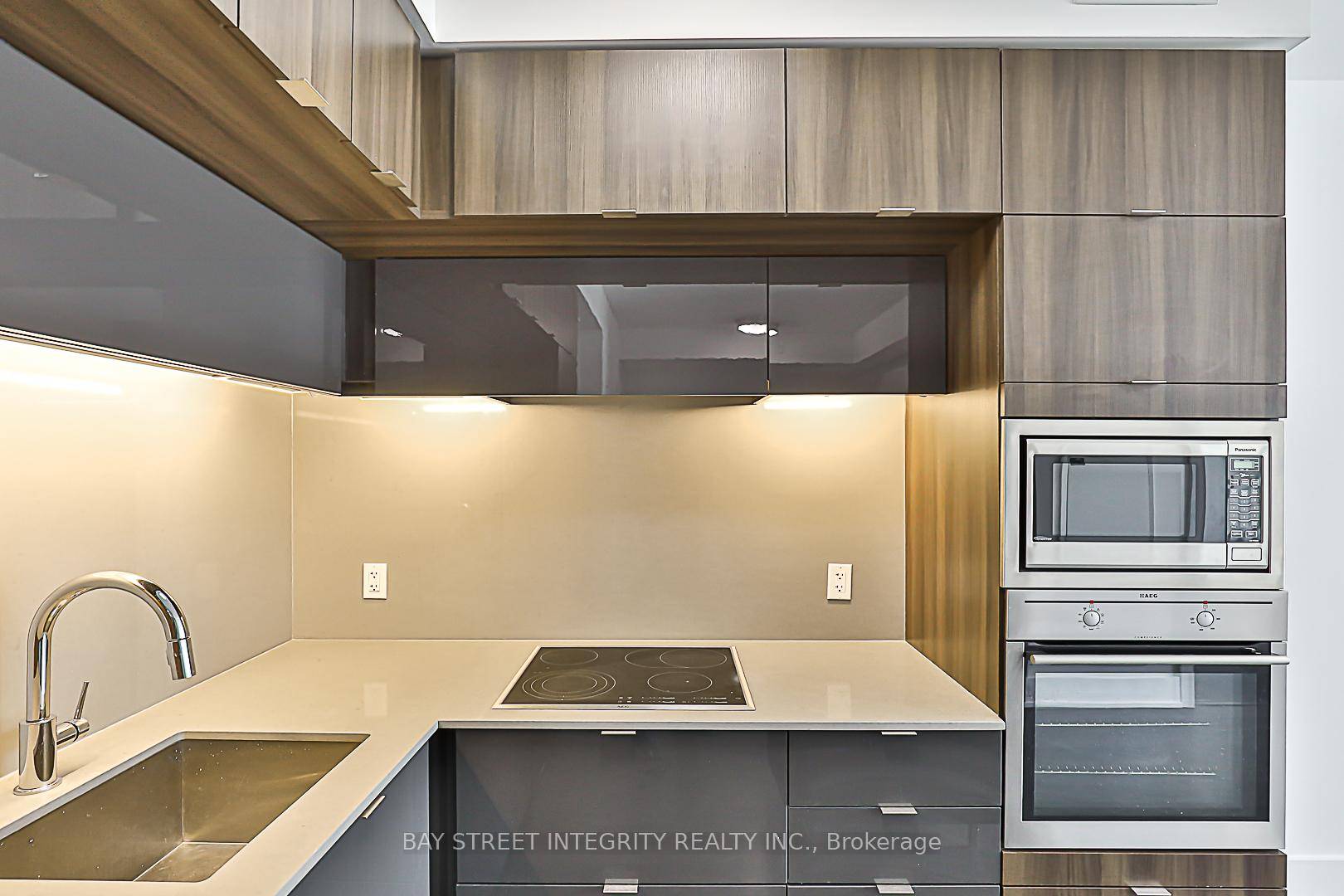 Luxury Waterfront Condo In Aqualina.