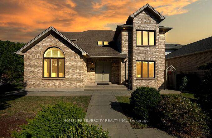Stunning Owner Built Home on Premium Corner Ravine Lot East End Hamilton !