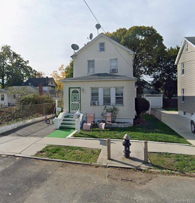 Beautiful 1 Family house sitting on a 4000 sqft lot at the corner of Benton St.