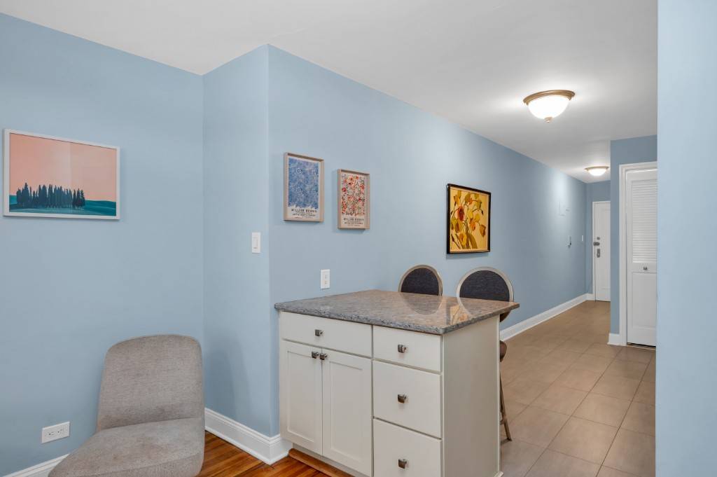 Discover the perfect blend of modern comfort and urban convenience in this charming 1 bedroom, 1 bathroom corner apartment nestled in the heart of Windsor Terrace.