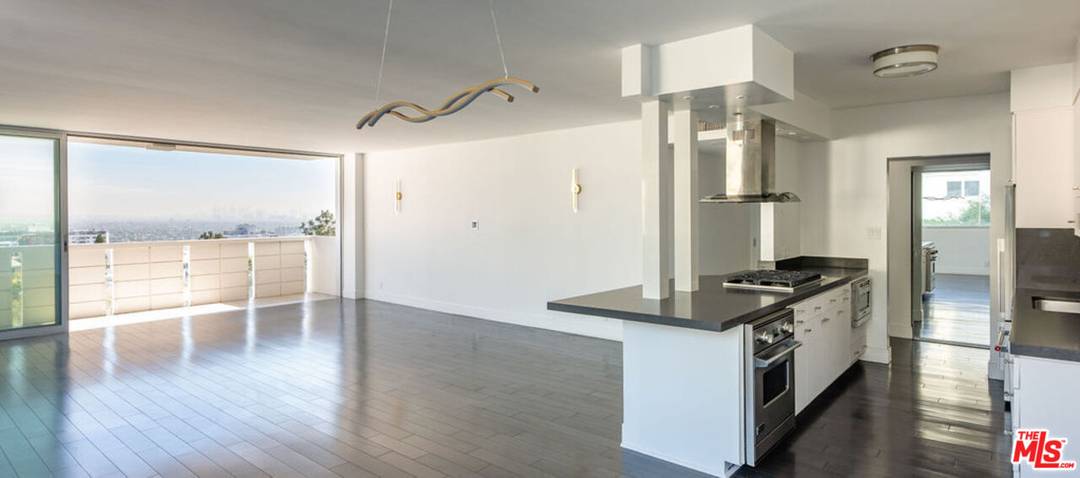 8787 Shoreham Dr 2BR Sunset Strip La