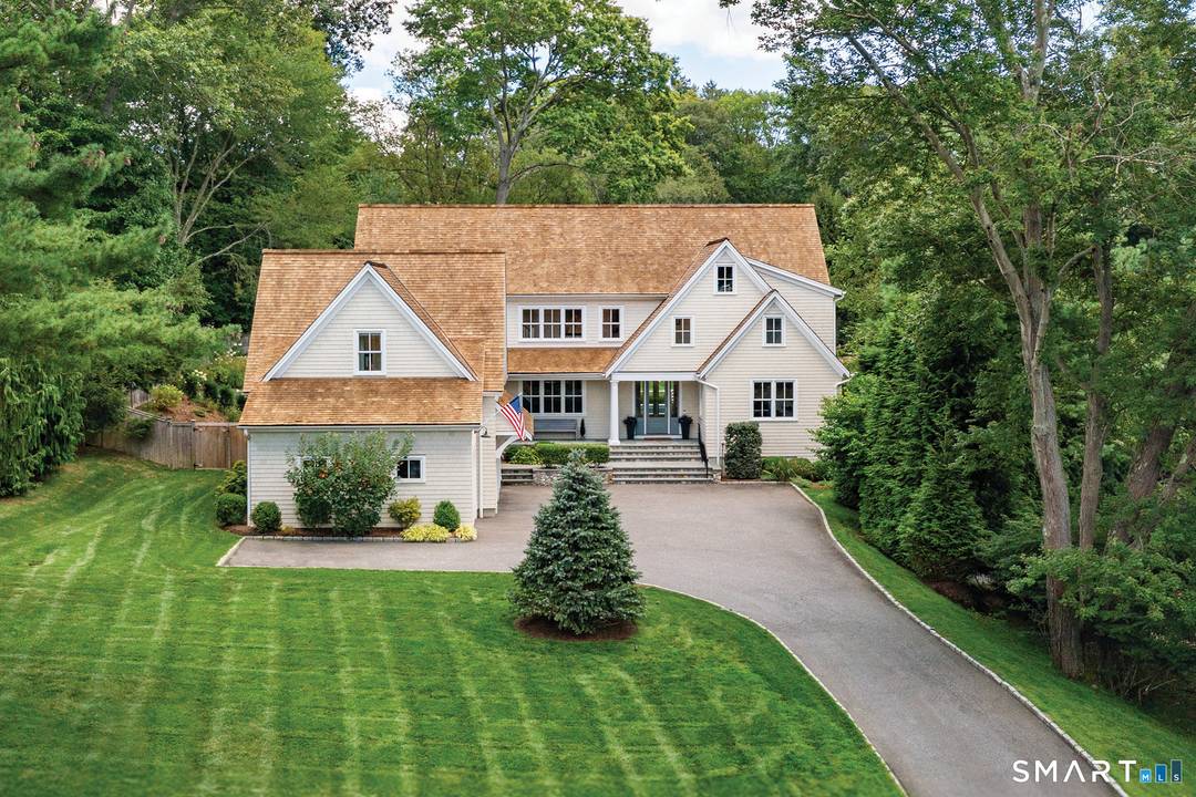 Tucked away in the heart of Westport, Hillspoint offers the perfect blend of luxury, lifestyle and location.