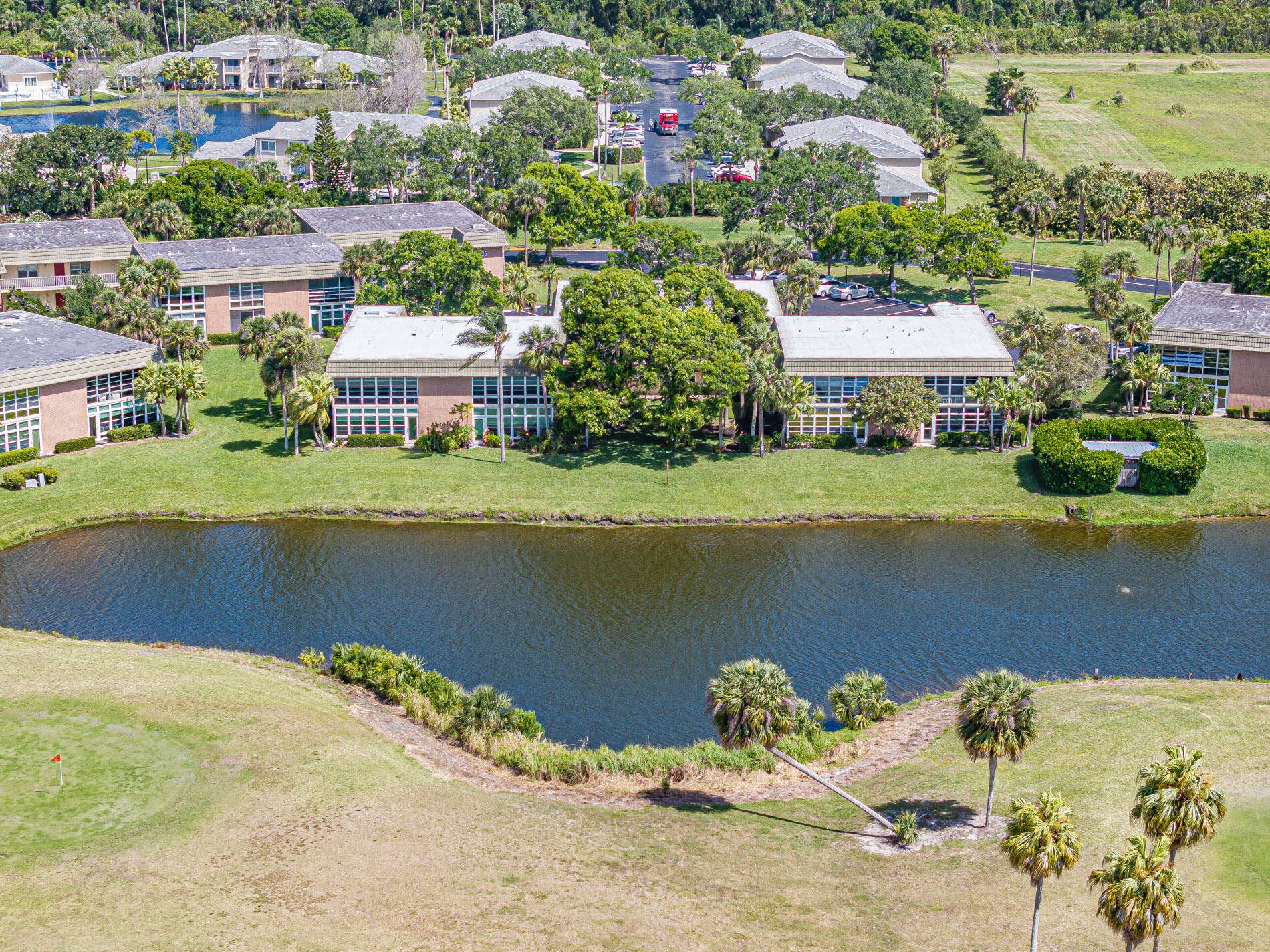 Meticulous 1 1. 5 bath condo at Vista Gardens in Vero Beach !