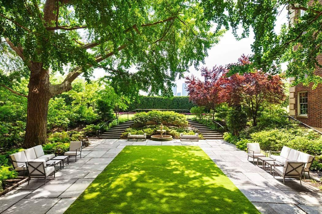 Ideally situated in the prestigious and picturesque One Sutton Place South, this splendid, renovated apartment is defined by its mesmerizing outlooks of the East River and the building s verdant ...