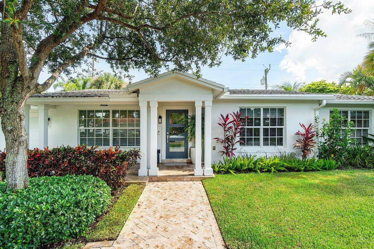 Just one block from scenic South Flagler Drive and the Intracoastal, this fully renovated 3BD 2BA gem in the coveted ''SoSo'' neighborhood offers style and lifestyle.