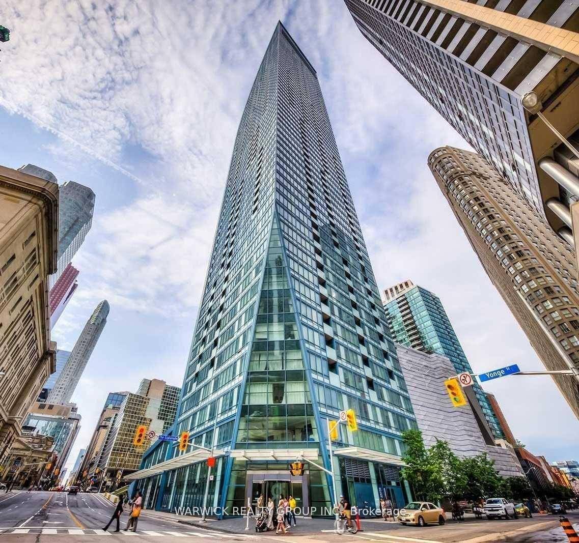 Elegant 1 Bedroom Suite in the Iconic L Tower by Daniel Libeskind Welcome to this well appointed, east facing 1 bedroom residence in the heart of downtown Toronto.