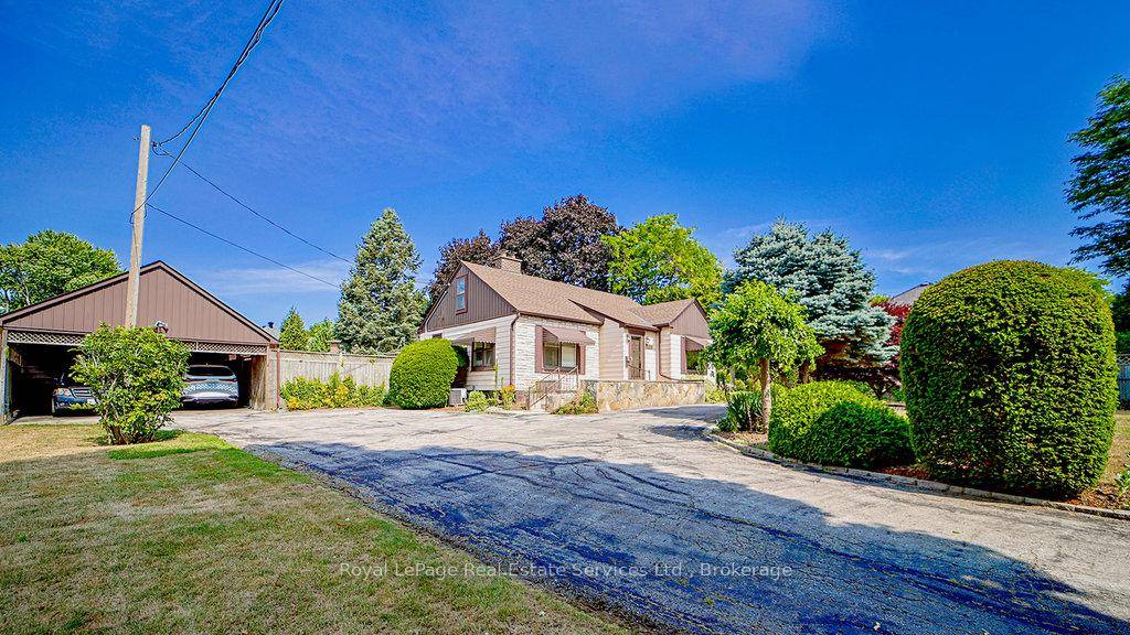 Rare Opportunity in the Heart of Bronte Village !