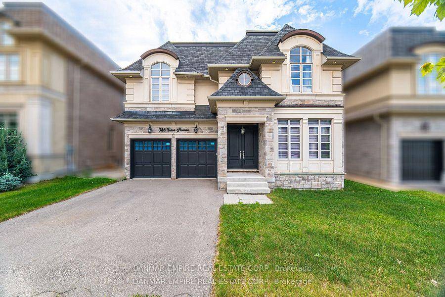 Welcome to The Royal Oakville Club A Prestigious Enclave by Fernbrook Homes.