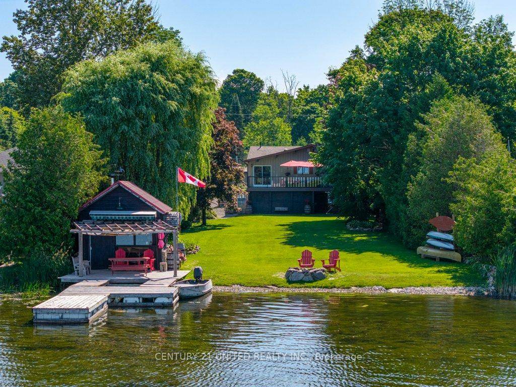 Welcome to your dream lakeside retreat !