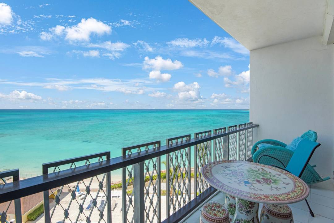 RAWSON COURT Condo Cable-Beach New-Providence