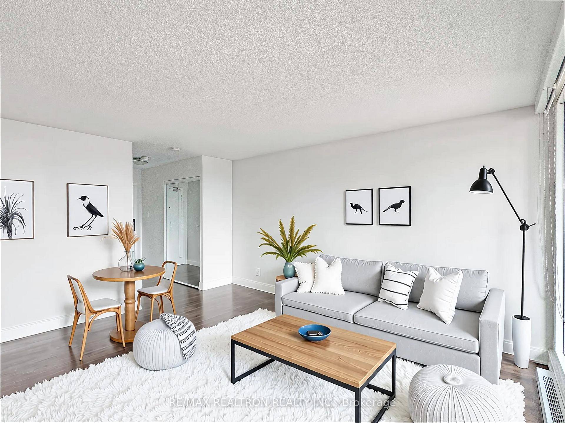 ONE MONTH FREE Discover urban living at its finest with this gorgeous studio bedroom apartment at 33 Isabella St, perfectly located in the heart of the city.