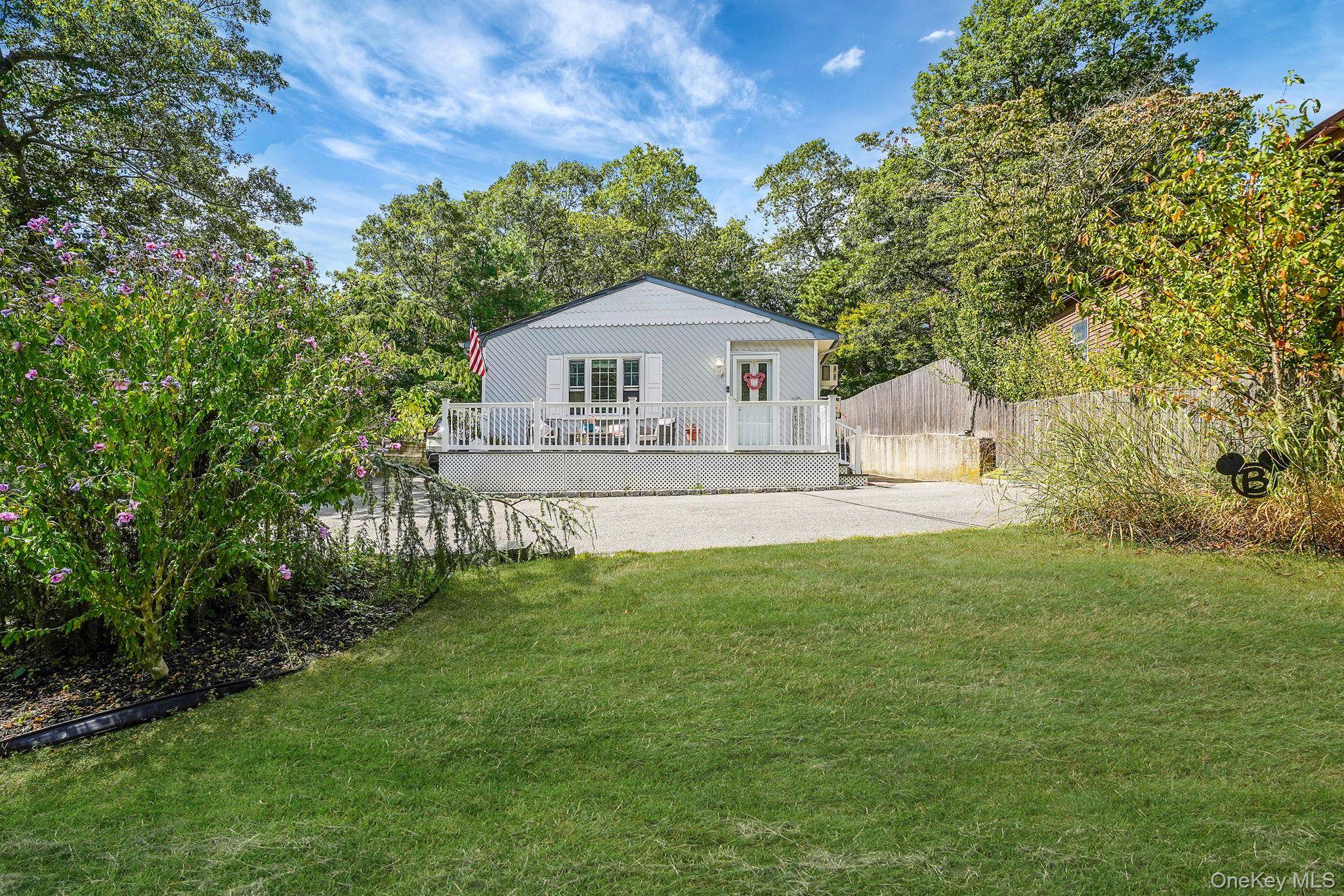 Absolute Cream Puff Home in Very Private Setting !