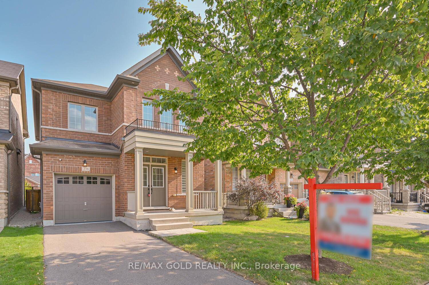 Excellent Home in the Prestige Neighbourhood of Kleinburg, Over 2000 Sqft, 3 Large Bedrooms, Fully Detached, Modern Open Concept, Double Door Entrance, Gleaming Strip Hawdwood Floors, Oak Stairs, Spacious Family ...