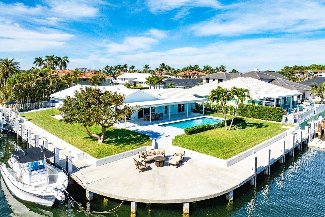 Live the Florida Lifestyle in this Waterfront Boater's Dream Home !