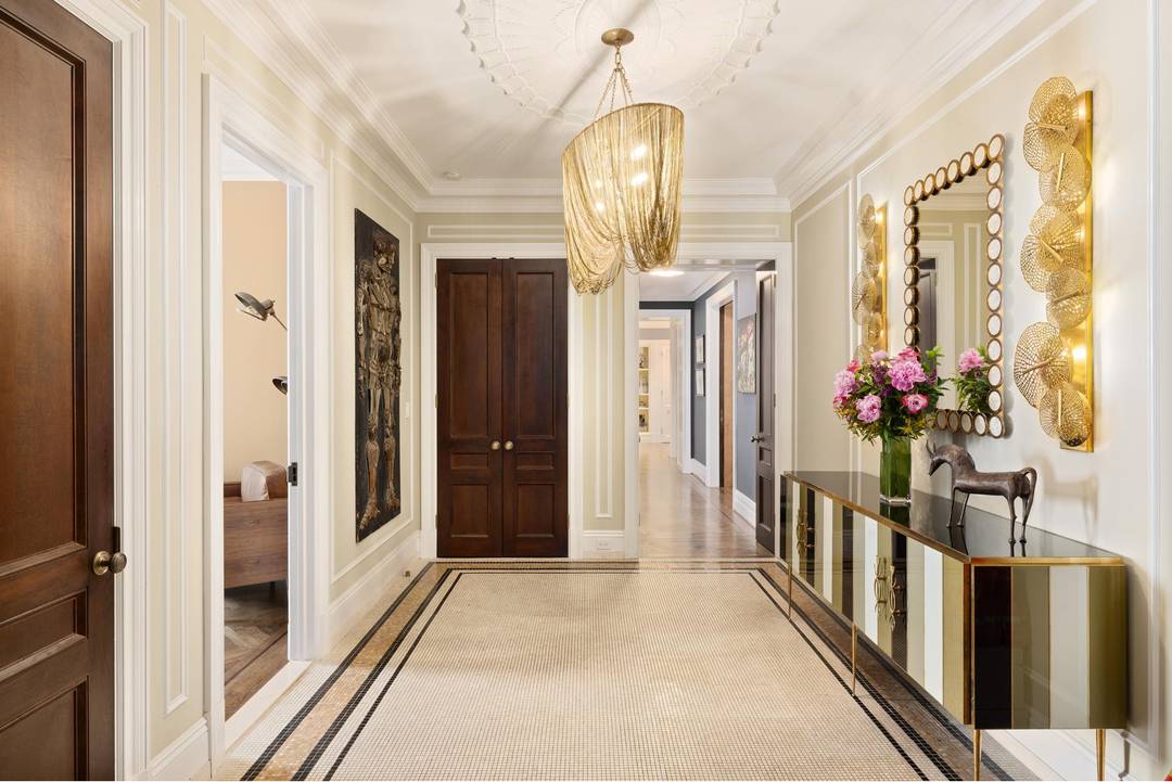 A Timeless Residence at The Apthorp Where Prewar Grandeur Meets Modern Luxury This masterfully restored and fully renovated home captures the iconic prewar charm of The Apthorp while seamlessly incorporating ...