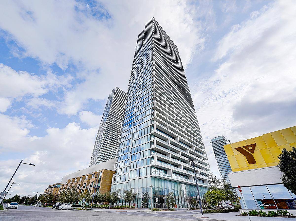 Stunning 5 years New 2 Bedroom Study, 2 Bath Suite !