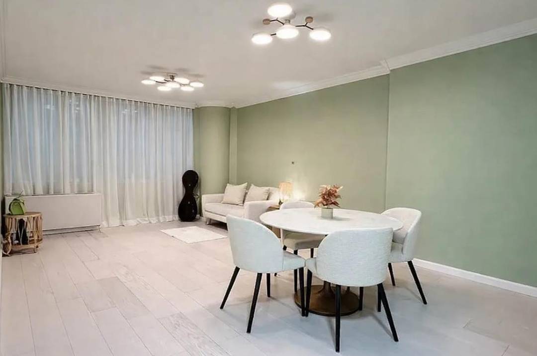 Quiet, Stylishly Renovated 1BR in Midtown East !