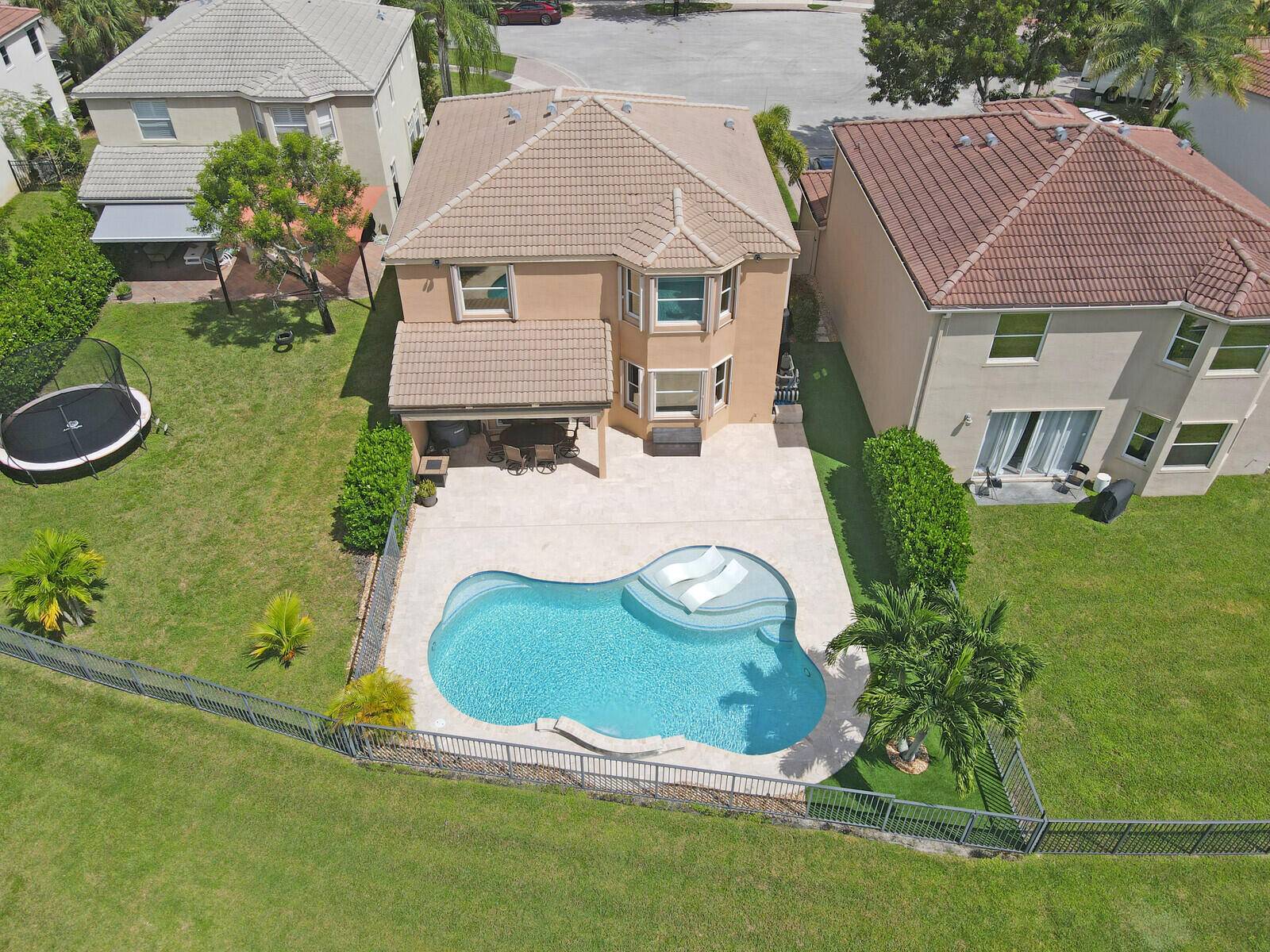 Exceptional Lakefront Pool Home in Olympia A Must See !