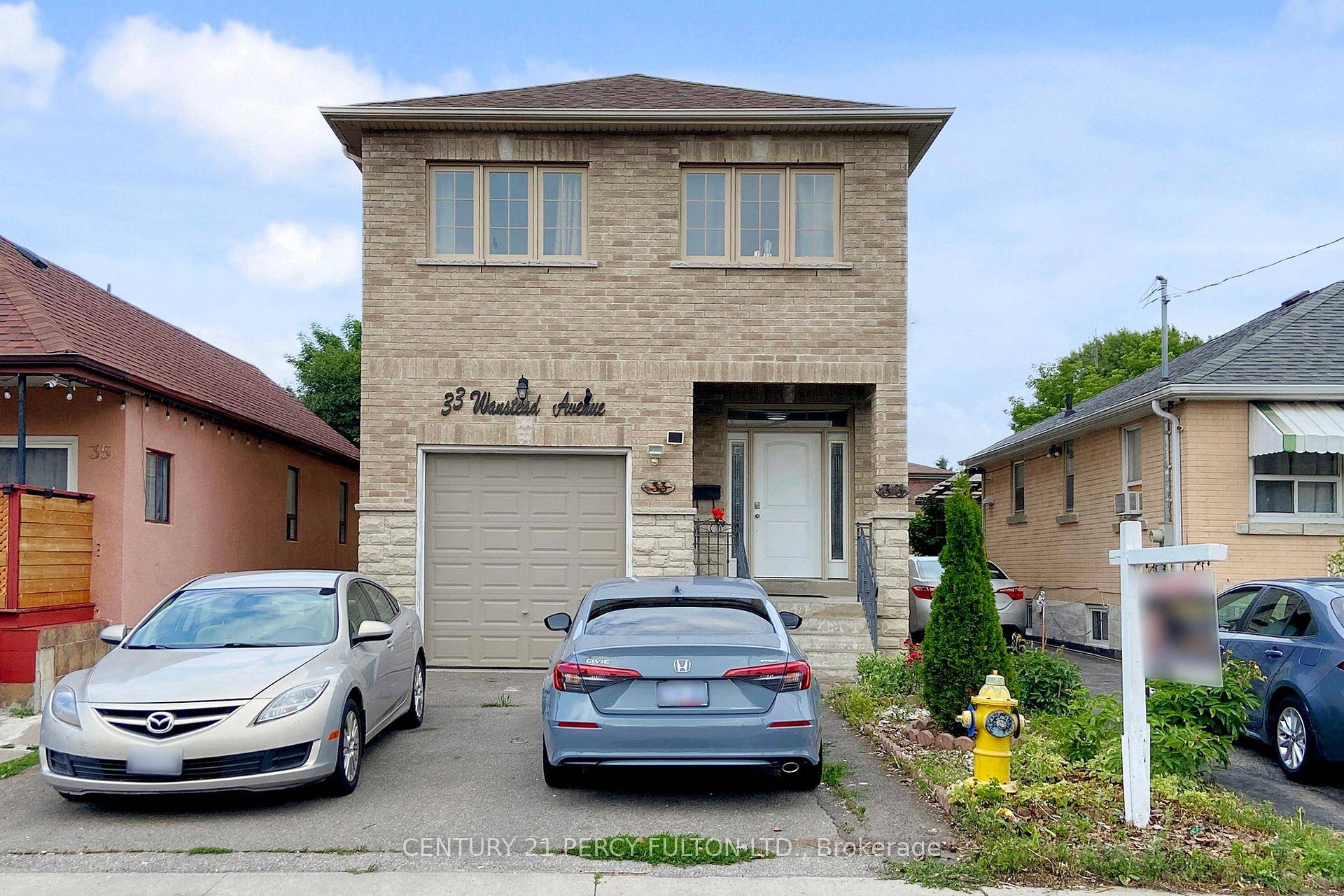 Fantastic Location ! This Gorgeous Solidly Built 2 Story Classic Custom Home Offers 4 3 Bedrooms with 5 Washrooms, Spacious Living with 4 Large Bedrooms on the 2nd Floor, and ...