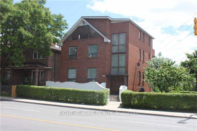 Spacious amp ; Bright 2 Bedrooms Apartment On Four Level.