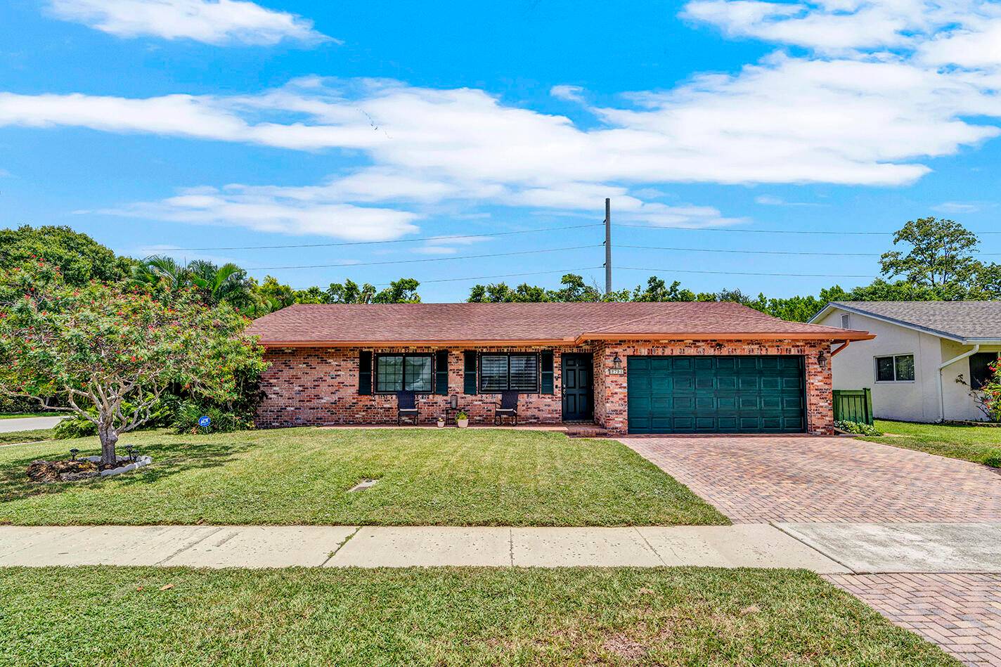 Welcome to your own slice of paradise in the heart of Deerfield Beach !