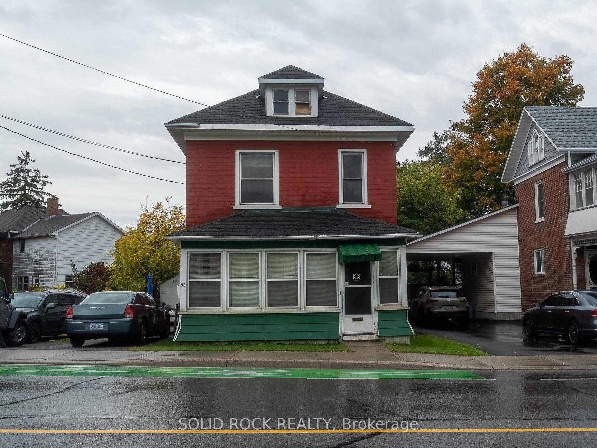 Great investment opportunity in Smiths Falls fully leased 3 unit property.