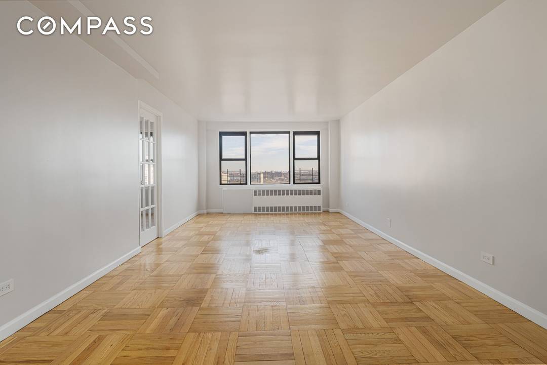 Welcome to this bright and stylish Upper East Side condo, offering the perfect blend of comfort, convenience, and classic Manhattan charm.
