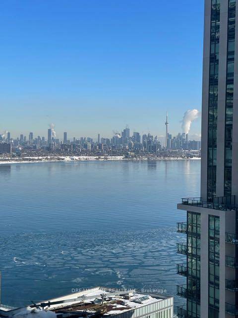 Stunning Lakeview One bedroom with two bathrooms in a three year old condo building.