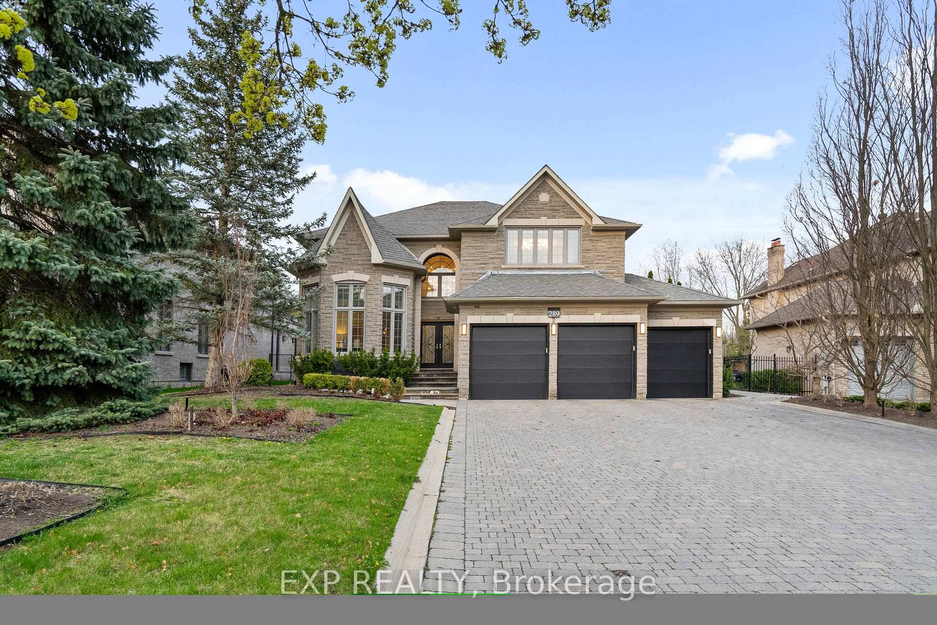 This exquisite residence in Kleinburg is situated on a generous 68 x 208 foot lot and has been entirely renovated within the last three years.