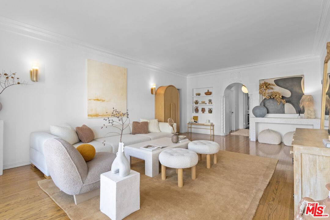 3348   James M Wood Blvd 1BR La