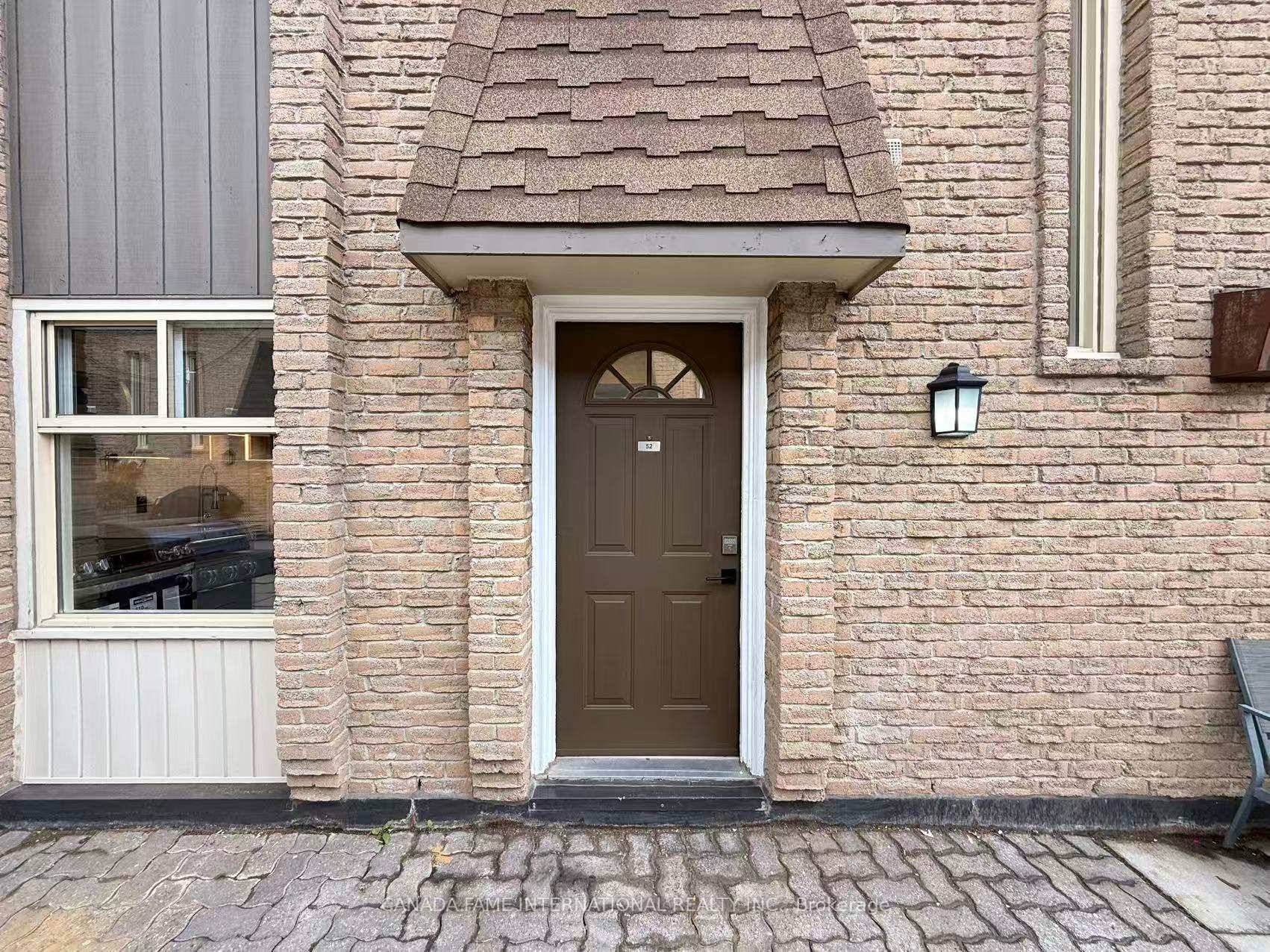 This townhouse feels just like a detached home, Luxury, Affordability, Location All in 1, perfect for first time home buyer, investor, downsize.