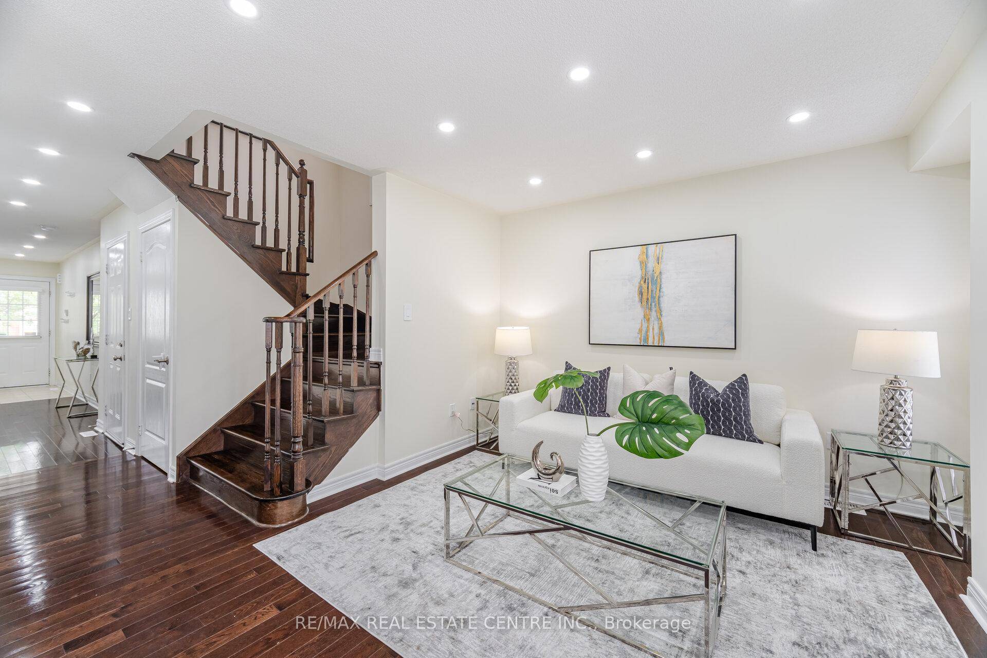 Absolutely Fantastic and very well maintained home offering 1, 762 sq.